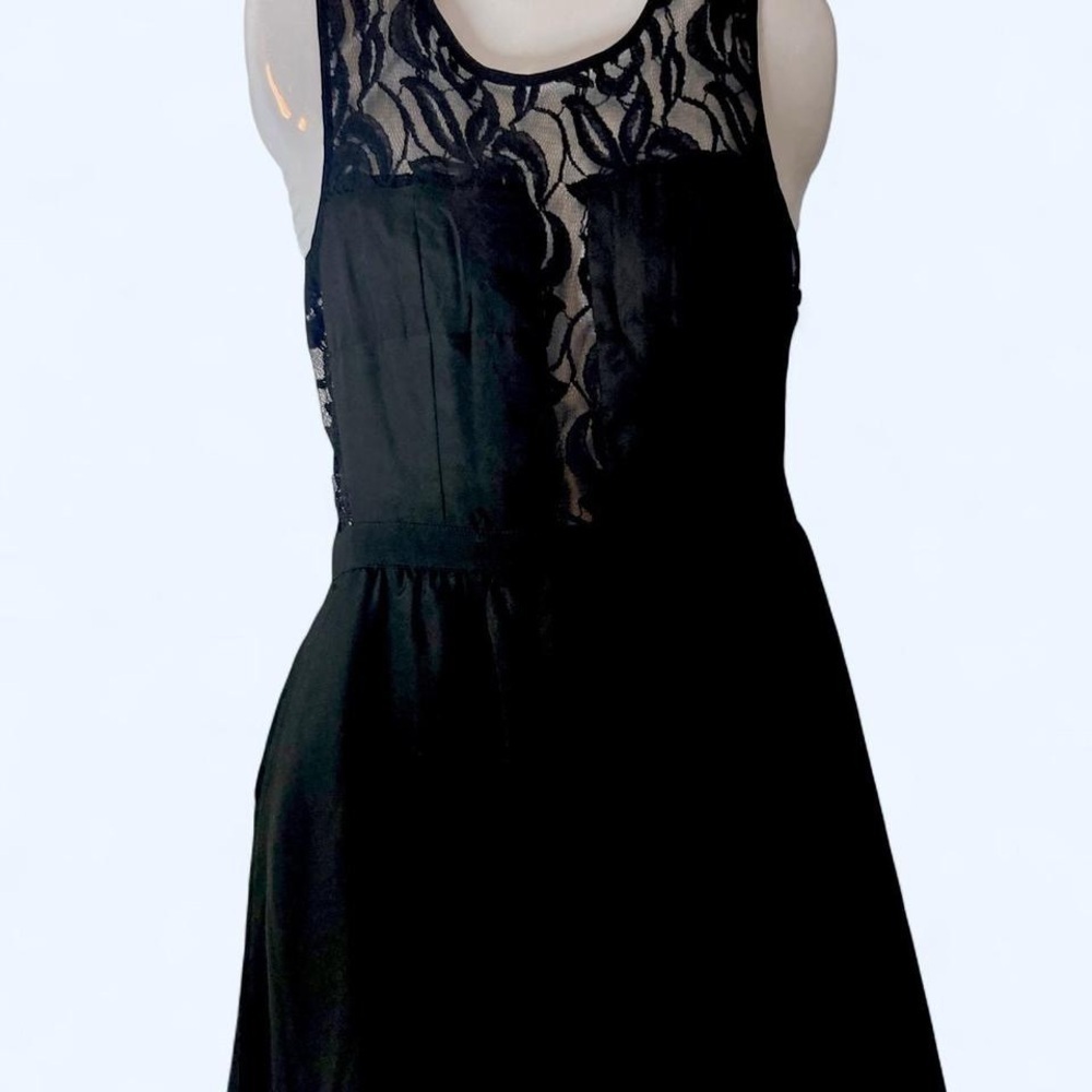 BCBG black sleeveless pleated lace dress 6 NWT